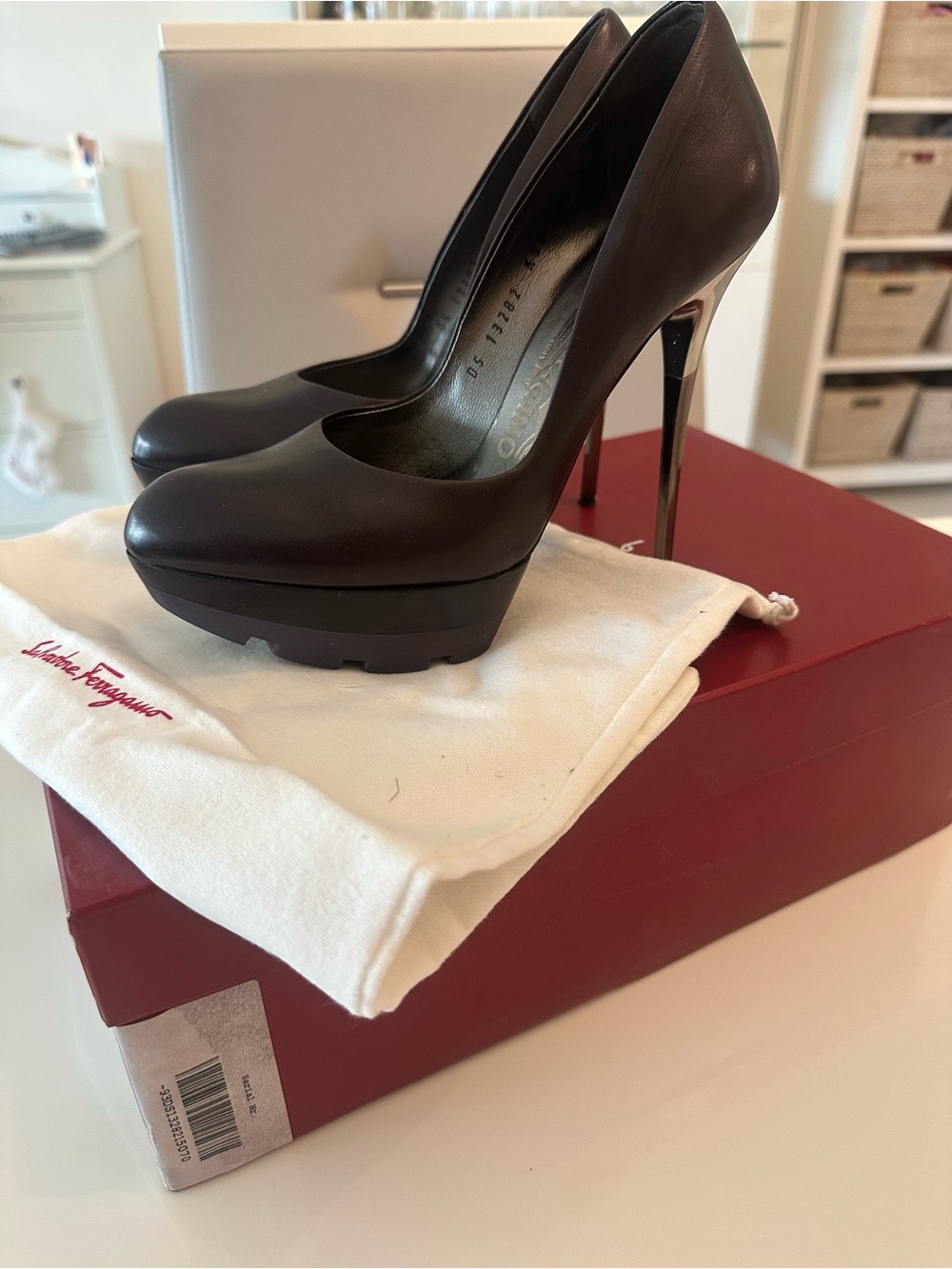 Salvatore Ferragamo AUTHENTIC Black Leather Platform Stiletto Pumps